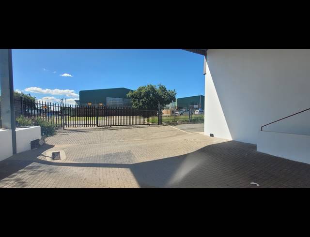 4,550M² WAREHOUSE TO LET IN ROBERTVILLE